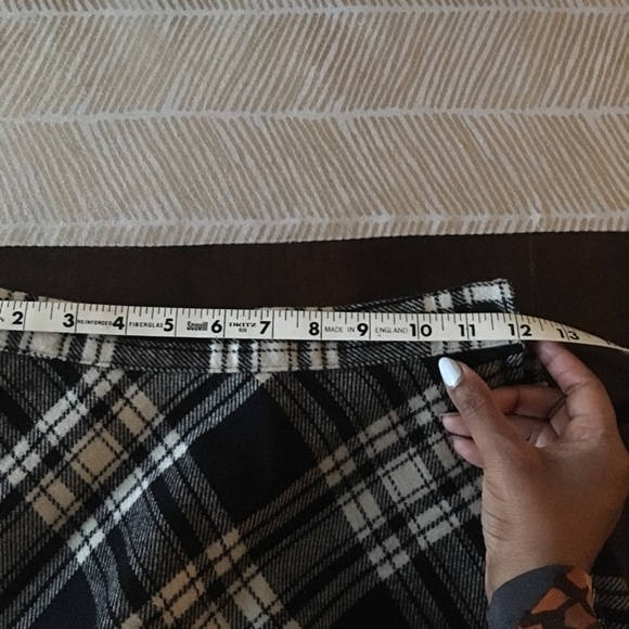 Express black & white plaid skirt - Picture 3 of 5